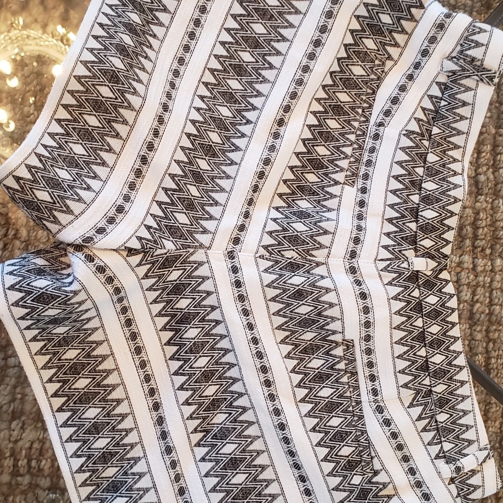 Short shorts well made beautiful pattern